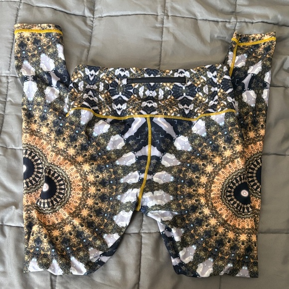 Wolven Noor Print Leggings and Top - Picture 6 of 10